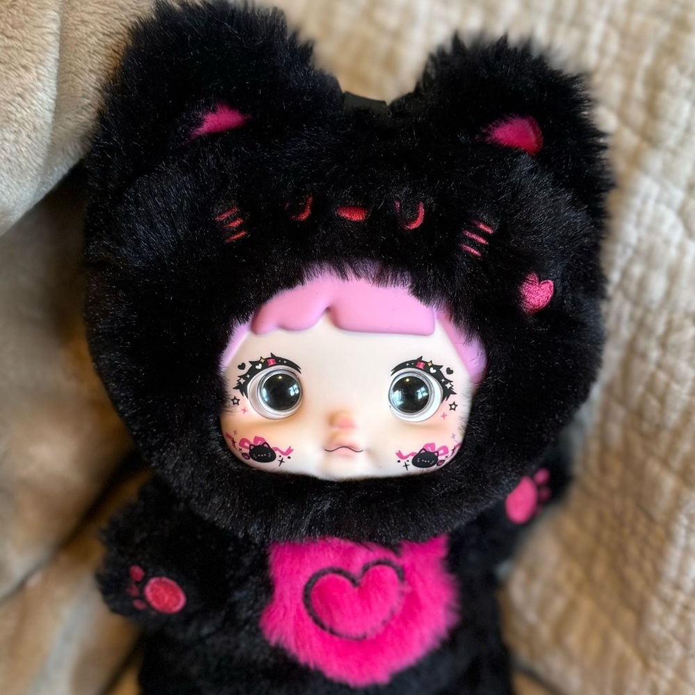 NOMMI LOVELINESS NEVER ENDS MIMI PLUSH VINYL PENDANT